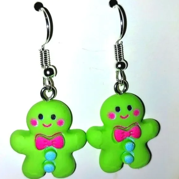 Super cute festive gingerbread holiday earrings - Picture 3 of 4